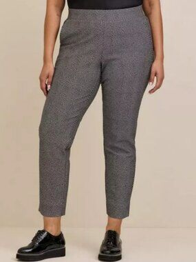 Torrid Pull-On Relaxed High-Rise Pant Size 3 Short